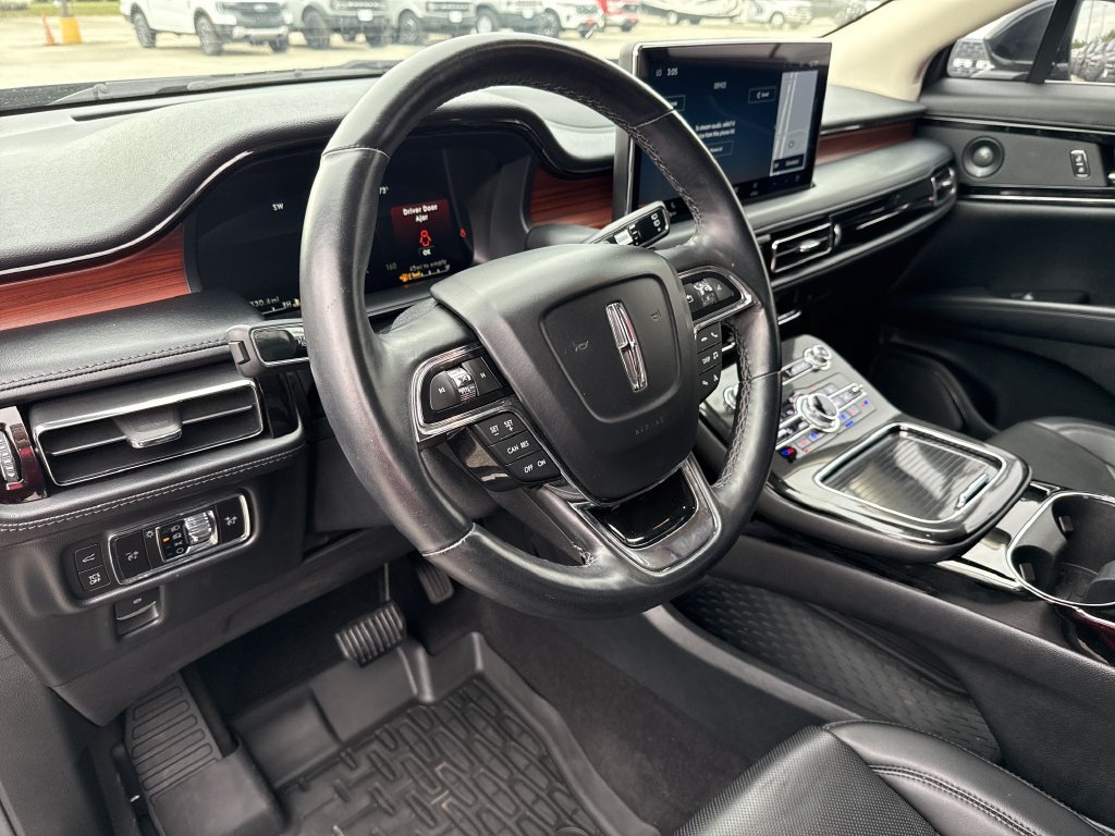 Used 2023 Lincoln Nautilus Reserve w/ Luxury Package AWD/4WD image 13