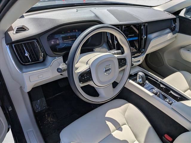 Used 2023 Volvo XC60 B5 Core image 10
