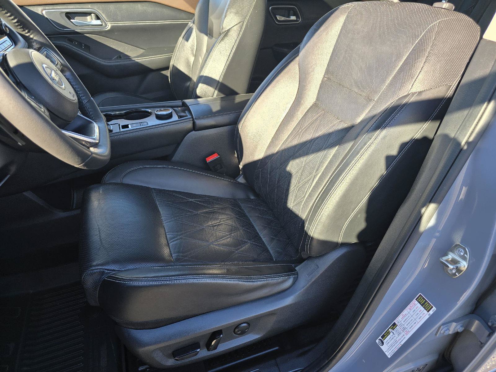 Used 2021 Nissan Rogue Platinum AWD/4WD image 16