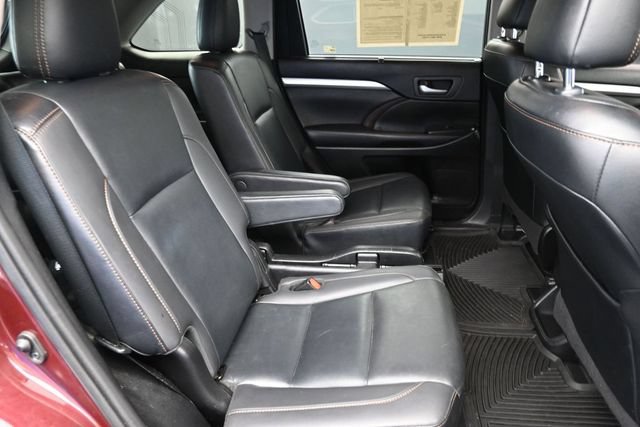 Used 2019 Toyota Highlander XLE FWD image 28