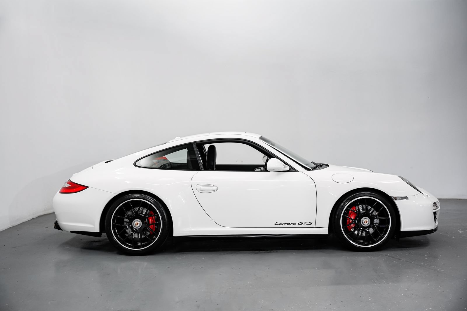 Used 2011 Porsche 911 Carrera GTS RWD image 3