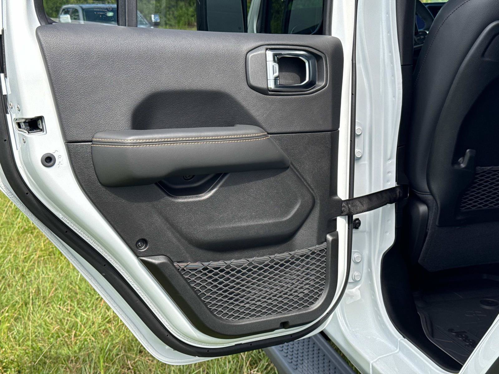 New 2025 Jeep Wrangler Unlimited Sahara AWD/4WD image 11