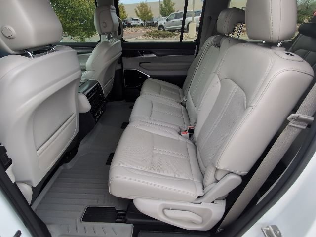 Used 2023 Jeep Wagoneer L Series III w/ Premium Group I AWD/4WD image 27