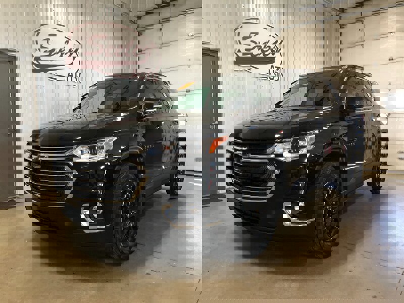 Used 2020 Chevrolet Traverse LT w/ Driver Confidence II Package image 2