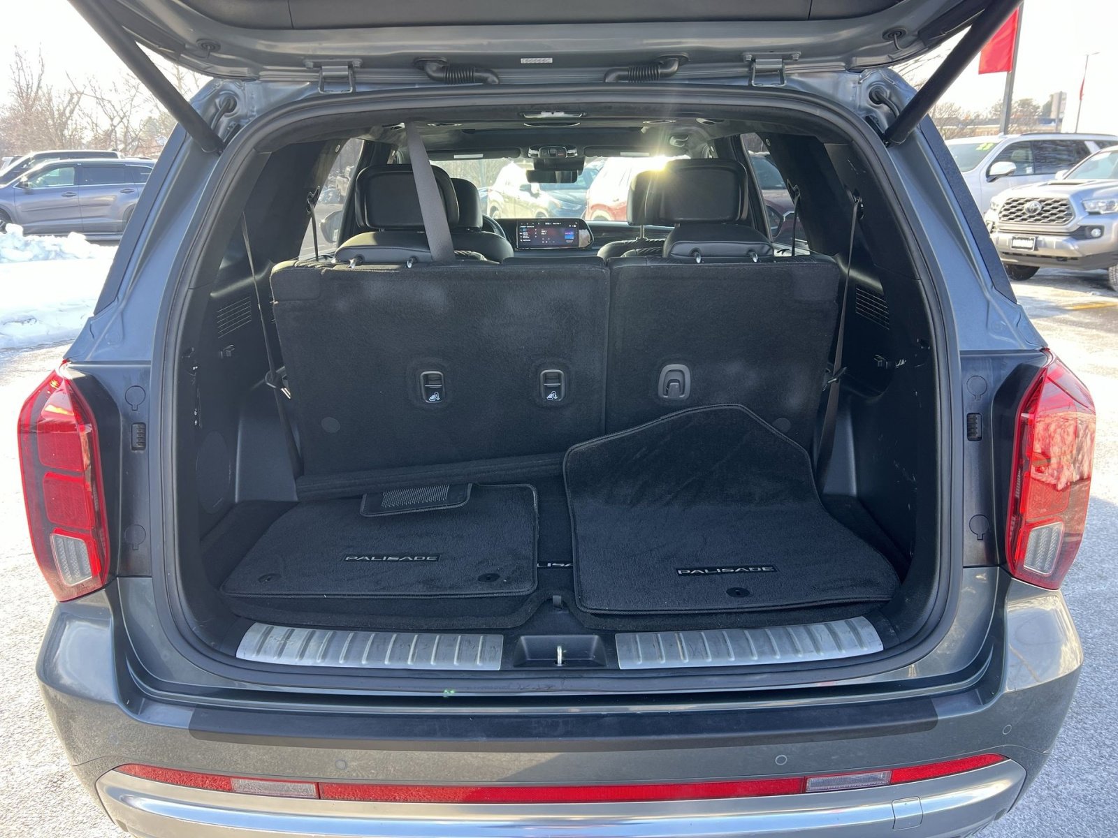Used 2023 Hyundai Palisade Calligraphy w/ Cargo Package image 27