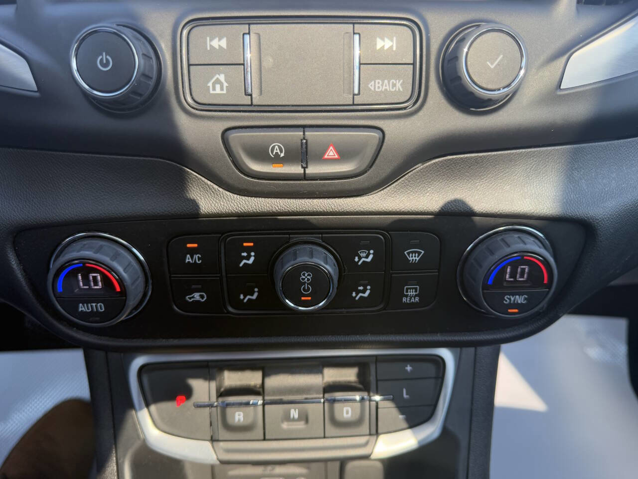 Used 2022 GMC Terrain SLE w/ Driver Convenience Package image 32