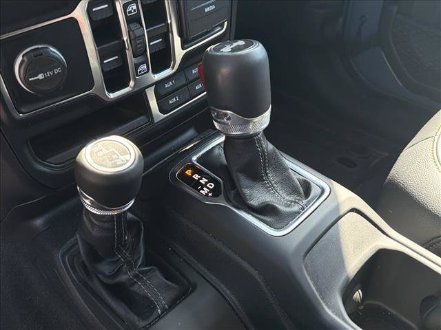 Used 2024 Jeep Wrangler Unlimited Sahara w/ Technology Group AWD/4WD image 18
