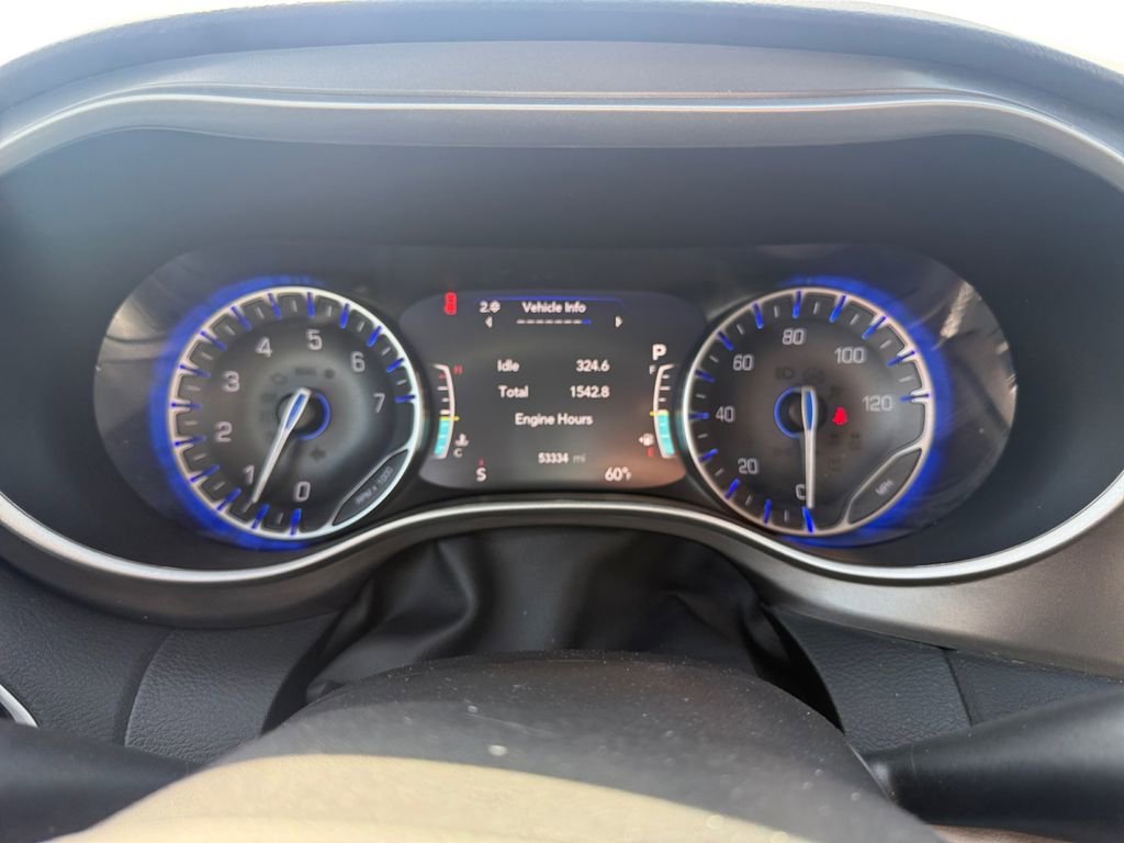 Used 2024 Chrysler Pacifica Touring-L image 14