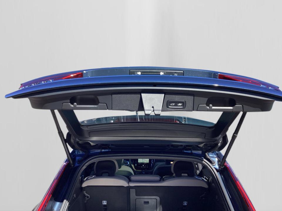 New 2027 Volvo XC60 B5 Plus AWD/4WD image 14