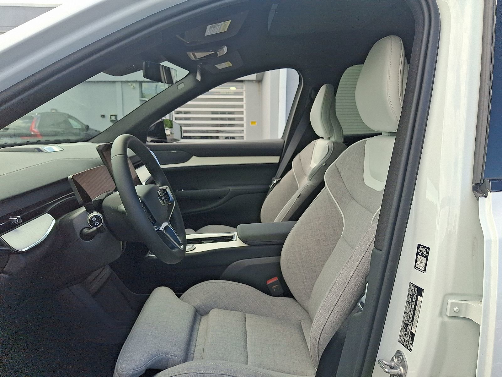 New 2025 Volvo EX90 Ultra image 13