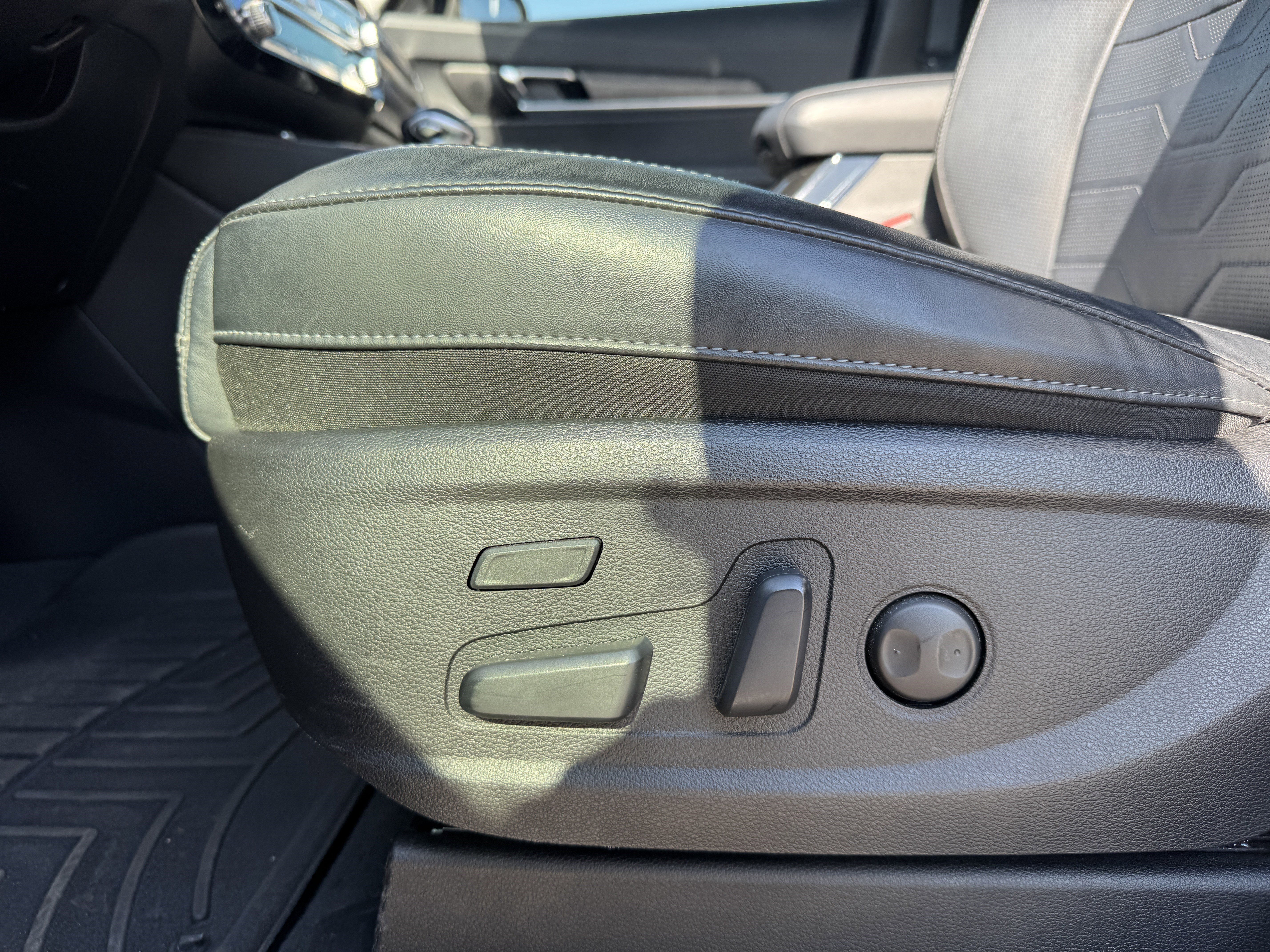 Used 2022 Kia Telluride SX w/ SX Prestige Package AWD/4WD image 12