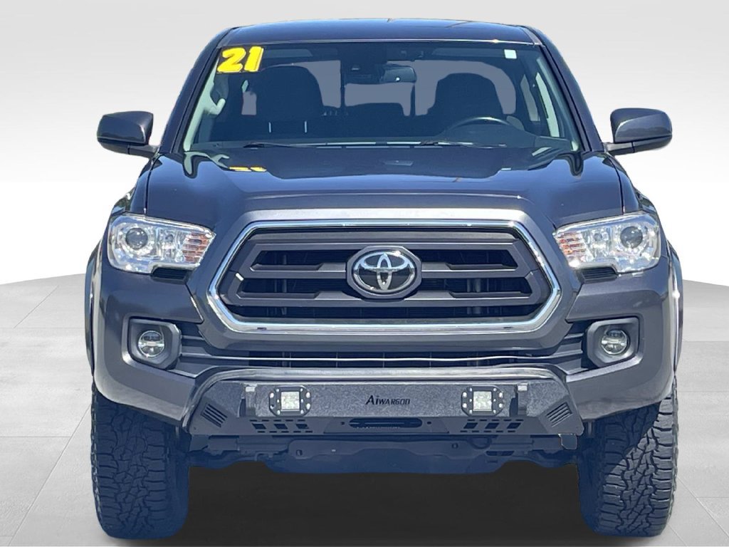 Used 2021 Toyota Tacoma SR5 AWD/4WD image 9