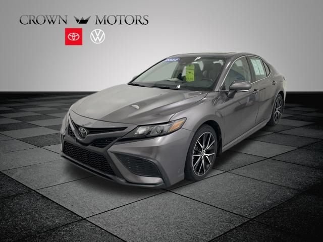 Used 2022 Toyota Camry SE AWD/4WD image 3