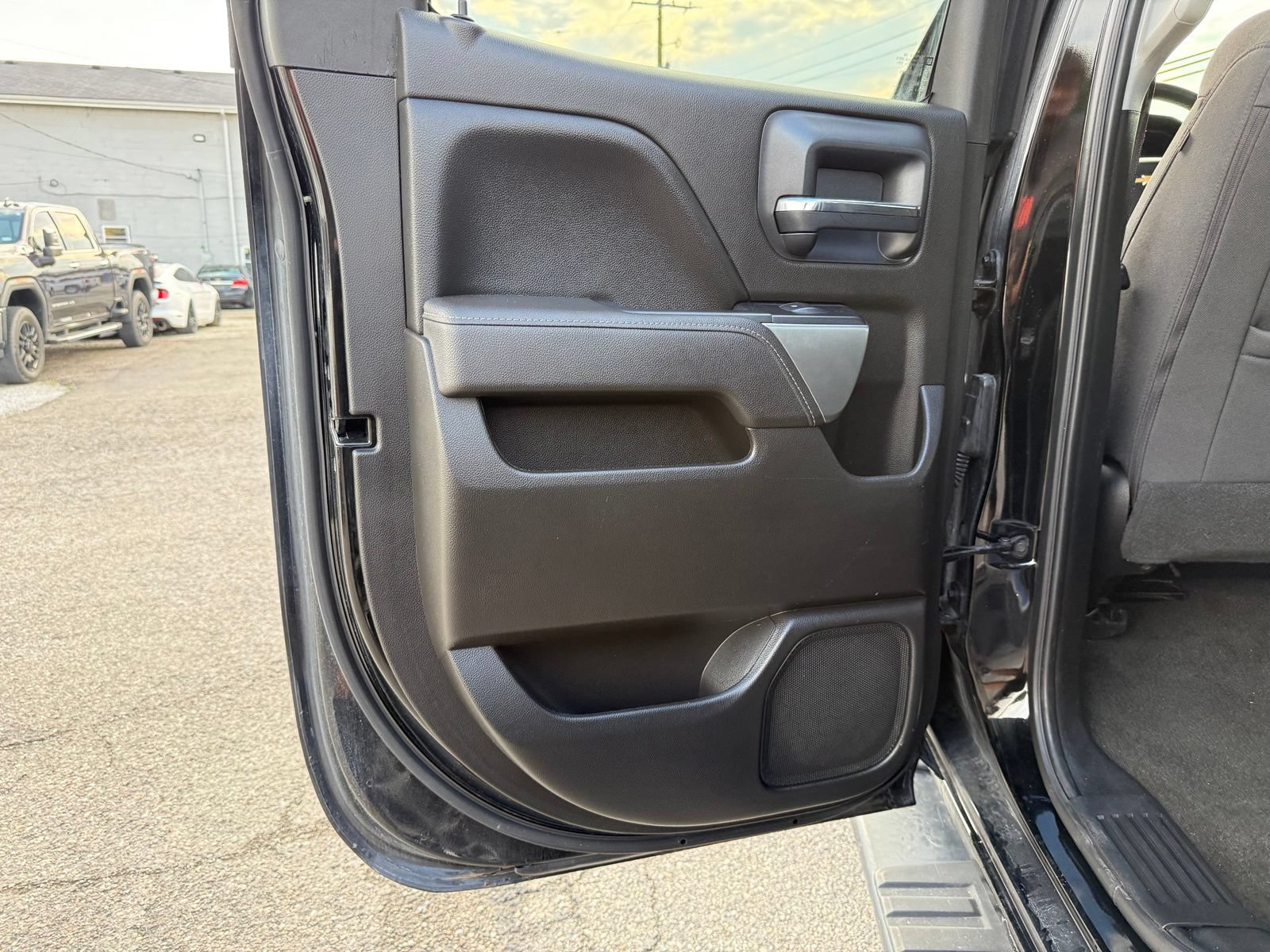 Used 2018 Chevrolet Silverado 1500 LT AWD/4WD image 18