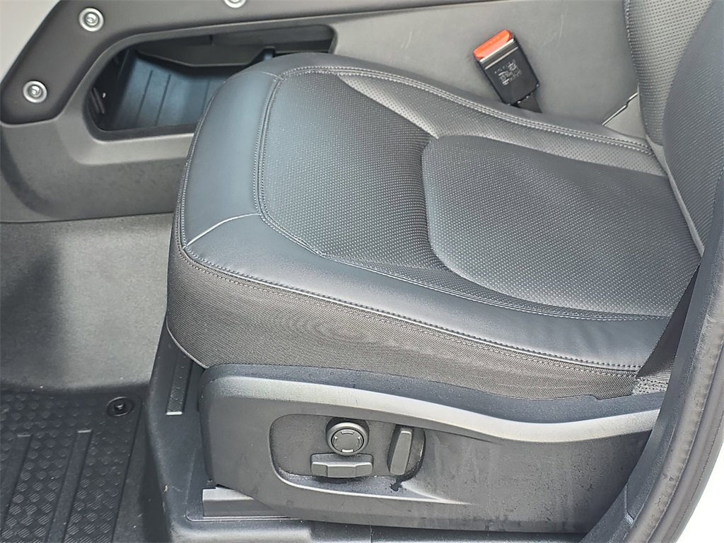 Used 2025 Land Rover Defender 110 S image 29