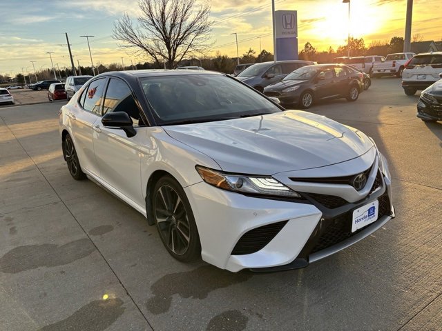 Used 2018 Toyota Camry XSE image 3