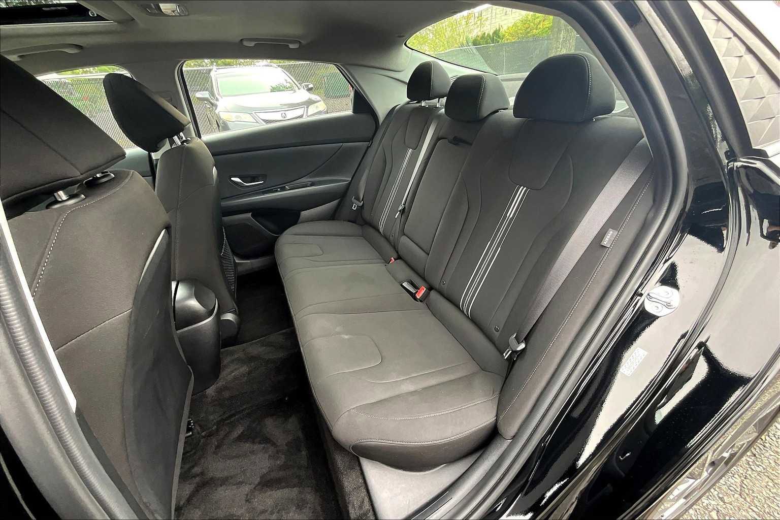 Used 2024 Hyundai Elantra SEL w/ Convenience Package image 19