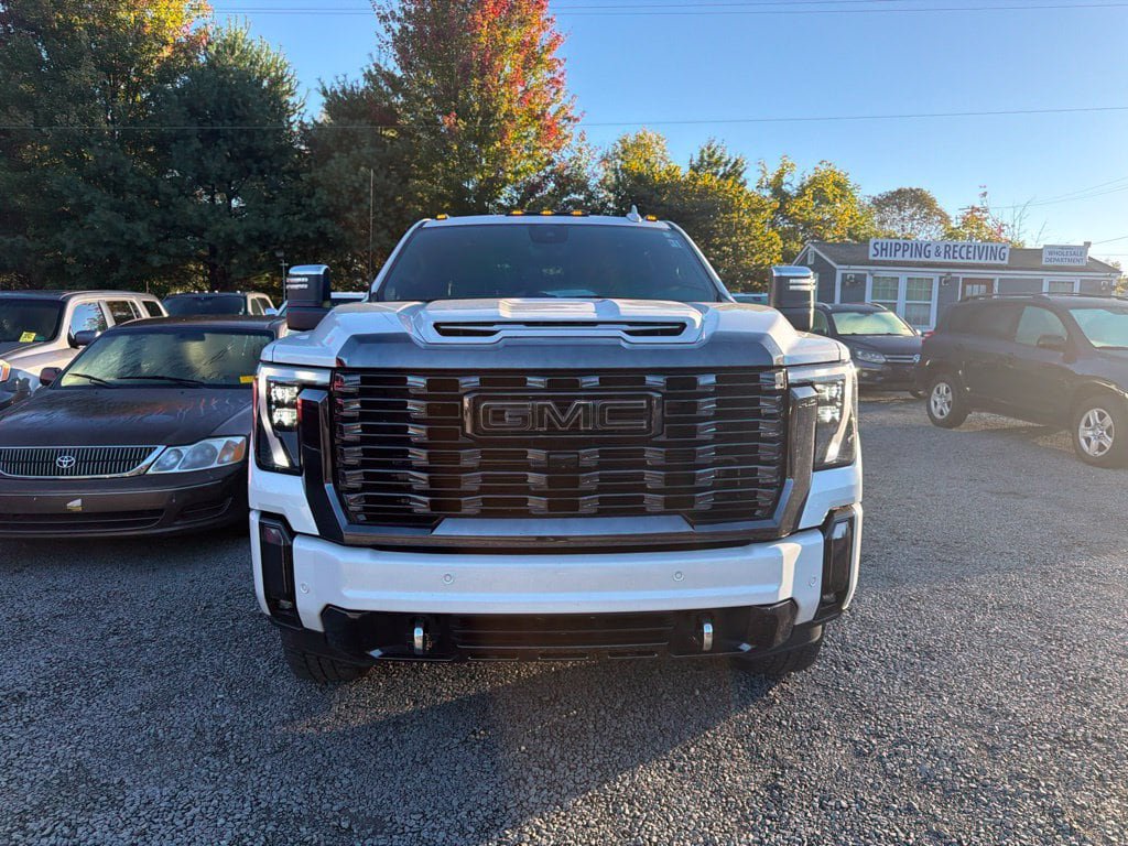 Used 2024 GMC Sierra 3500 Denali Ultimate AWD/4WD image 2