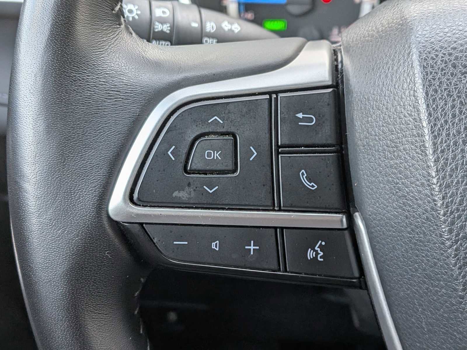 Used 2023 Toyota Highlander XLE AWD/4WD image 24