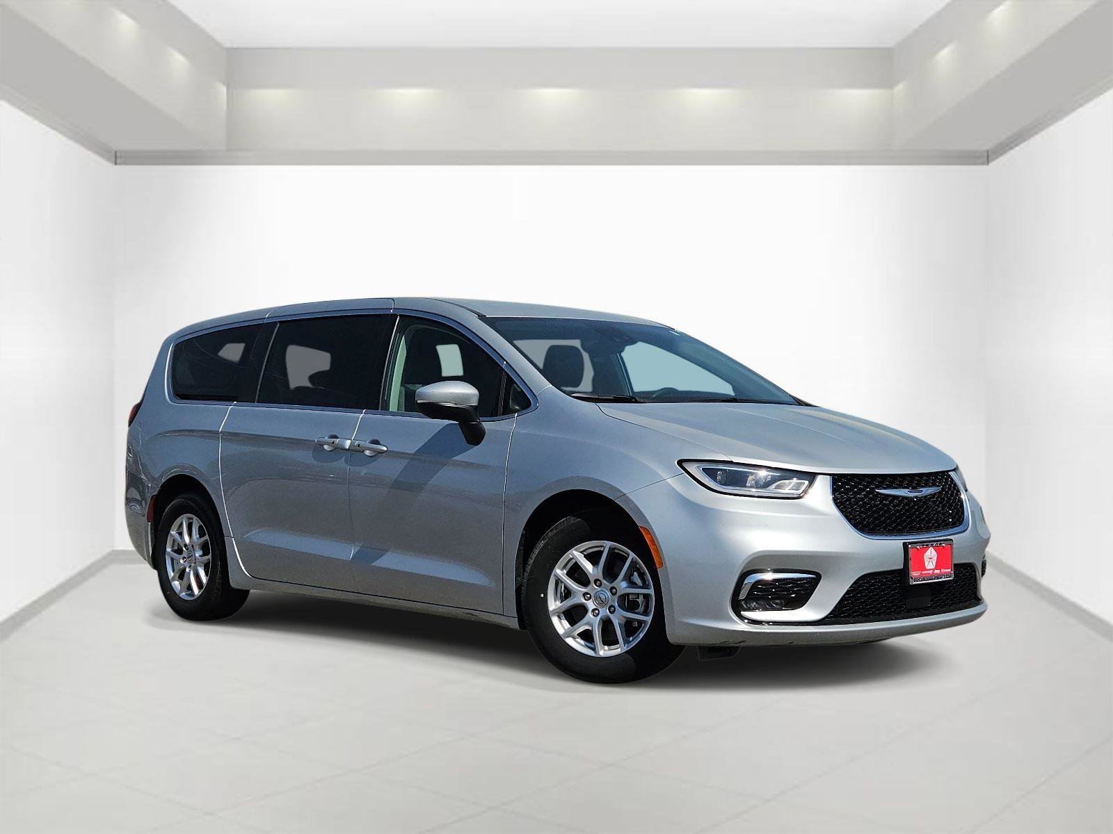 Used 2023 Chrysler Pacifica Touring-L image 1