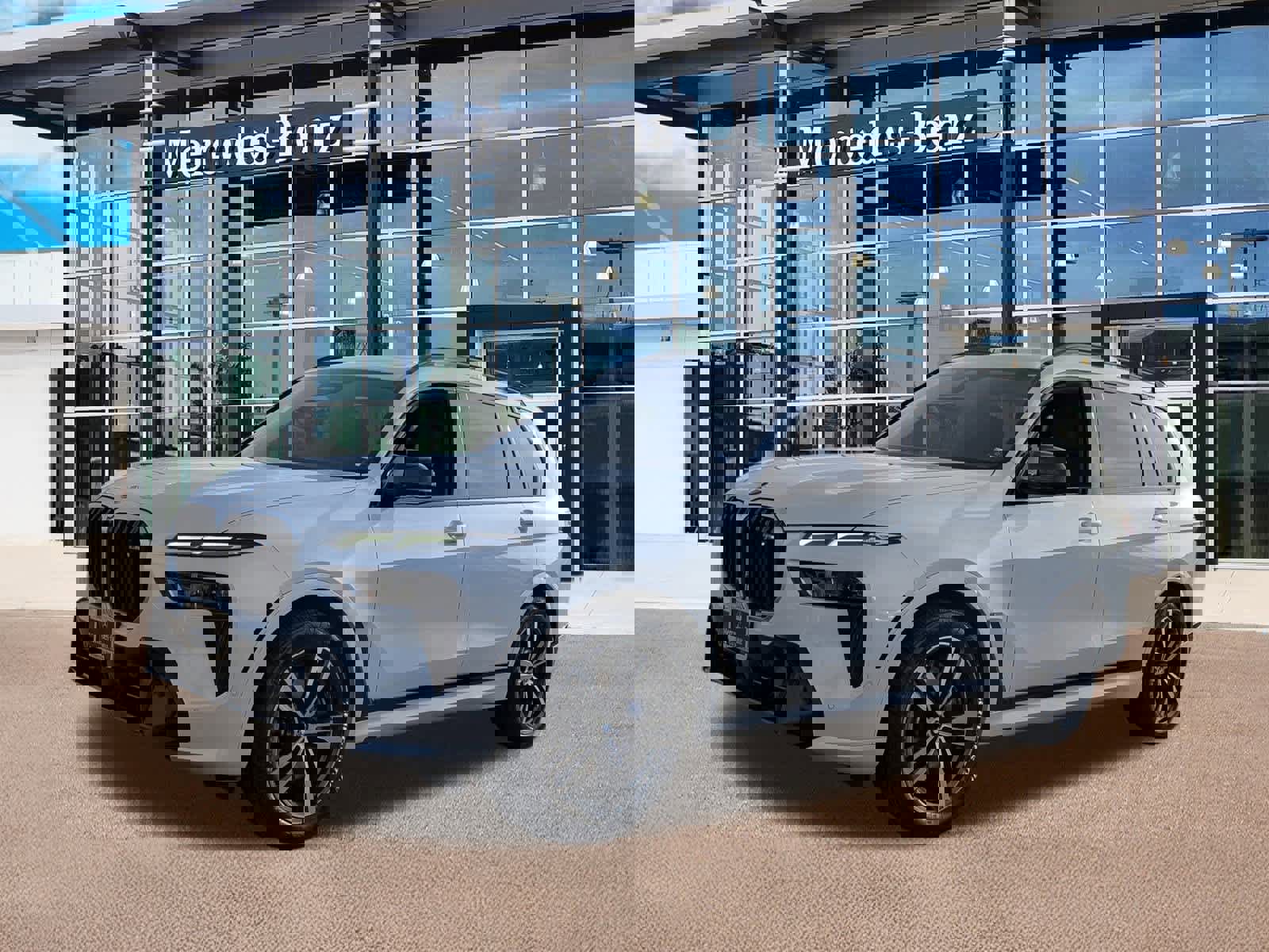 Used 2024 BMW X7 M60i w/ Executive Package image 1