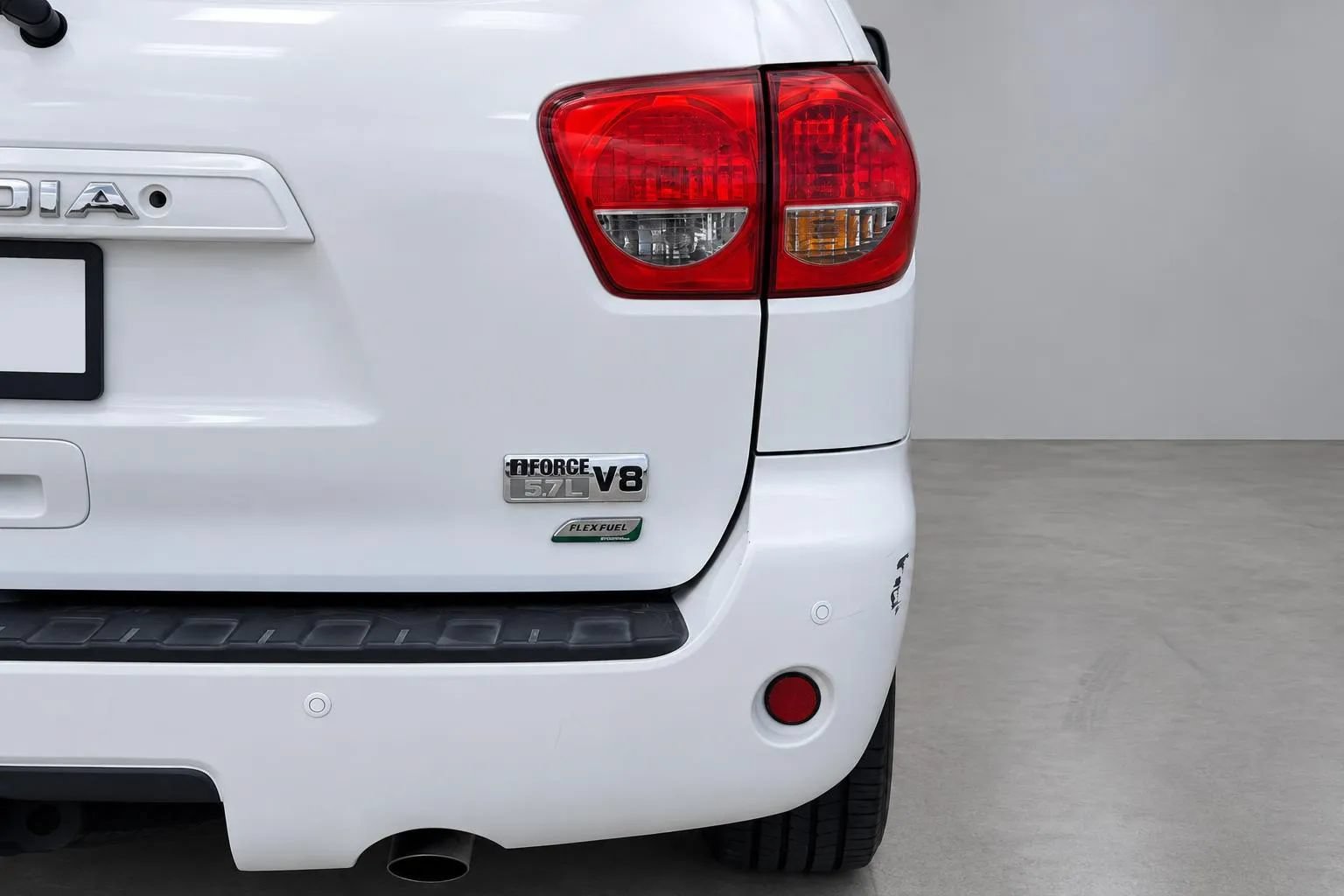 Used 2016 Toyota Sequoia SR5 w/ Premium Package AWD/4WD image 18