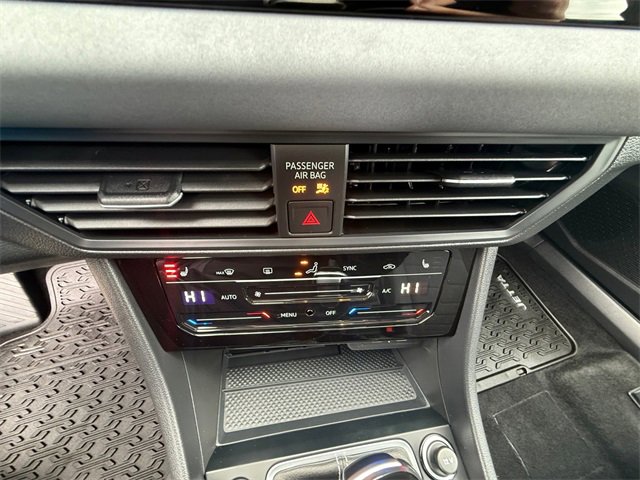 Used 2025 Volkswagen Jetta SE w/ Sunroof Package image 22