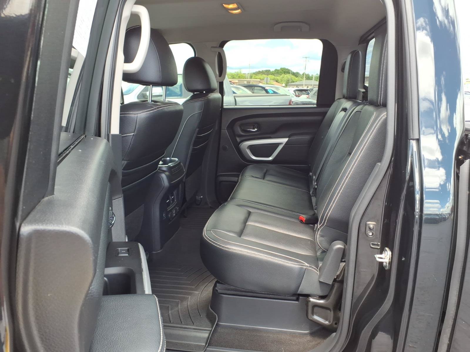 Used 2019 Nissan Titan PRO-4X w/ Pro-4x Convenience Package AWD/4WD image 11