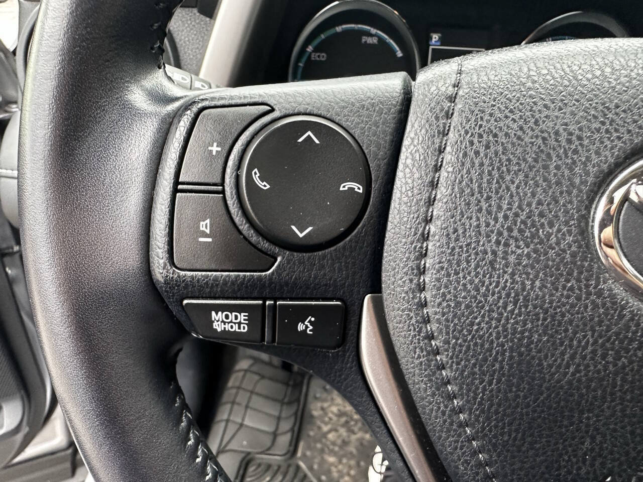 Used 2017 Toyota RAV4 Limited w/ Carpet Mat Package AWD/4WD image 3