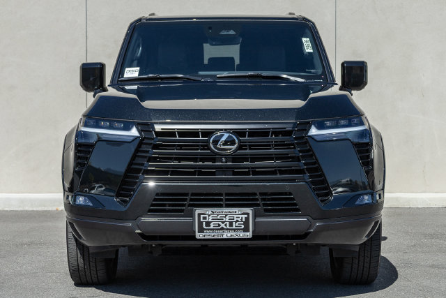 Used 2025 Lexus GX 550 w/ Accessory Package (2T) AWD/4WD image 2