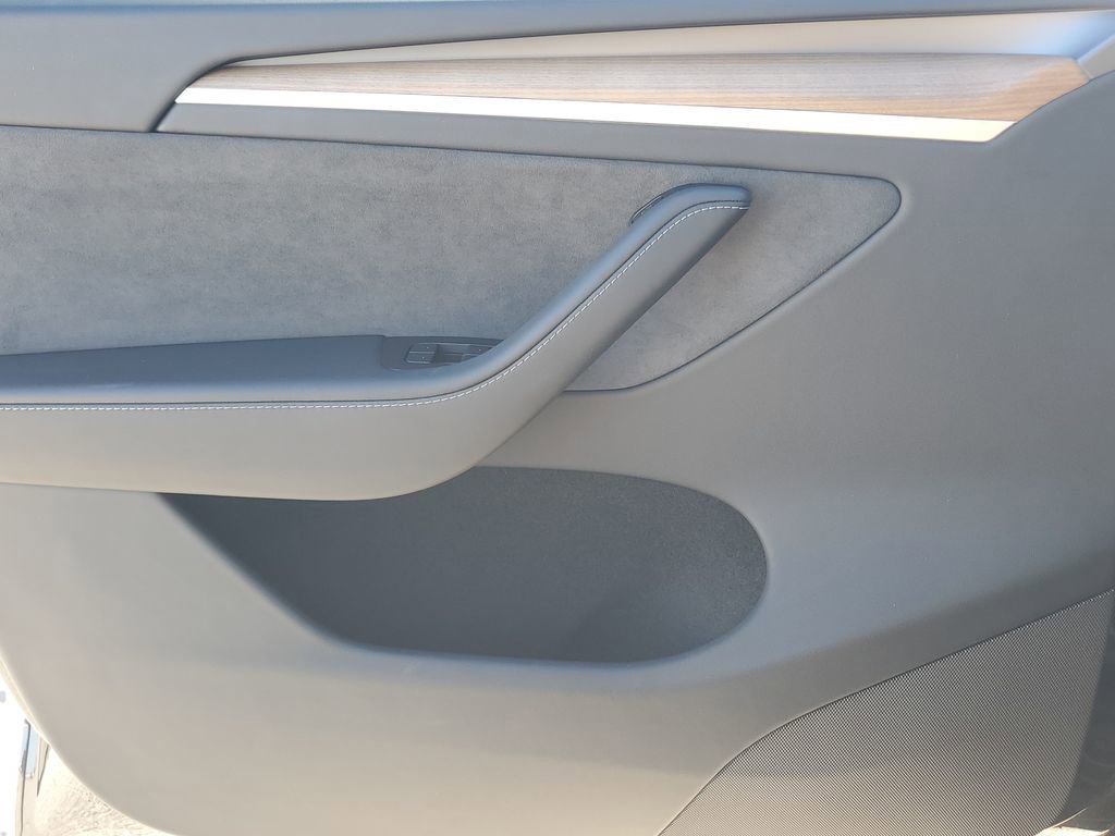 Used 2024 Tesla Model Y Performance image 24