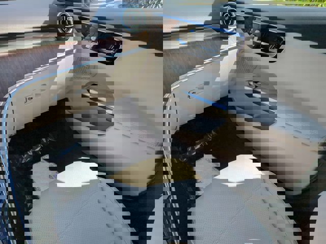 Used 2025 Mercedes-Benz C 300 Sedan image 16