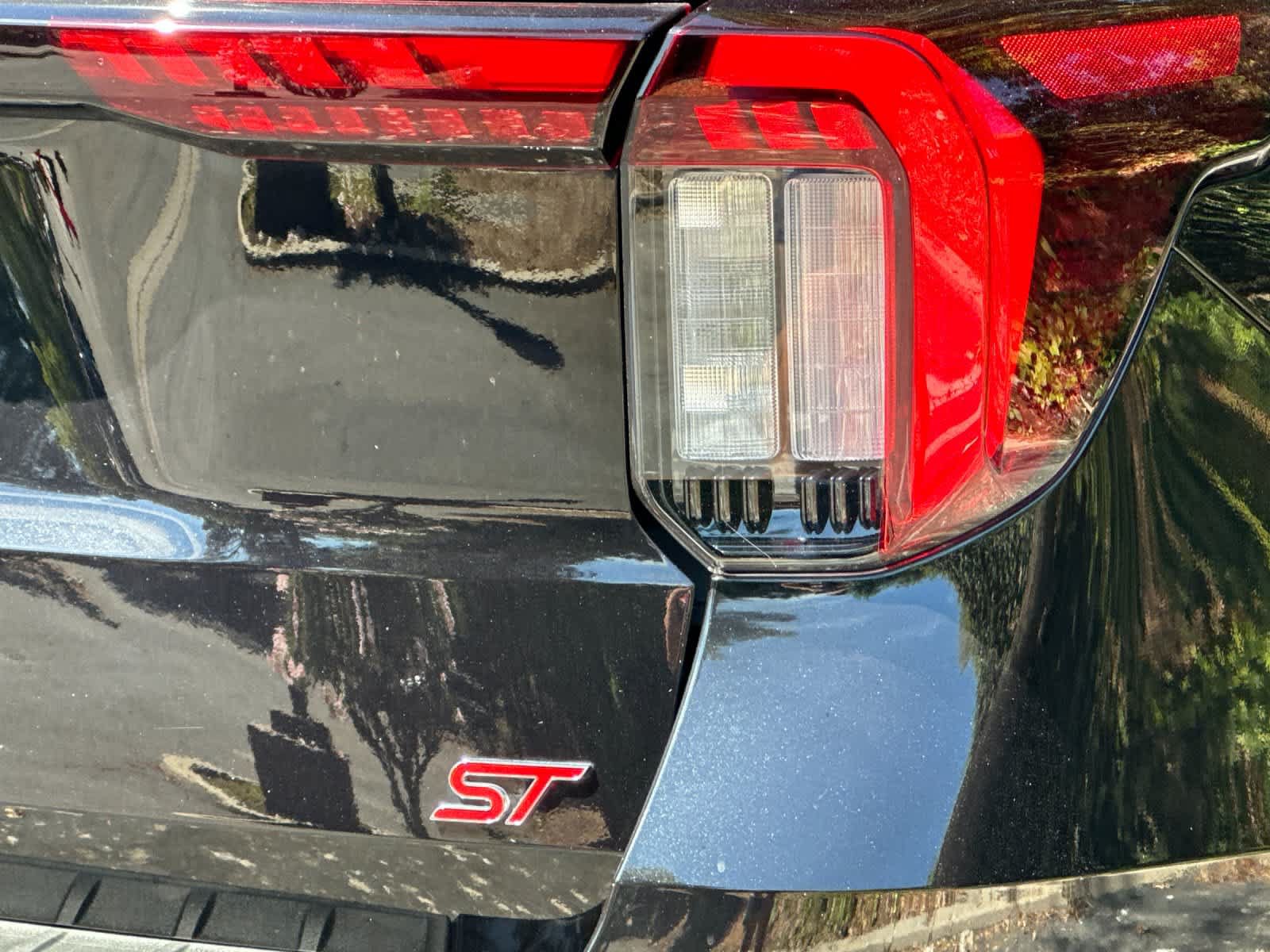Certified 2025 Ford Explorer ST RWD image 26