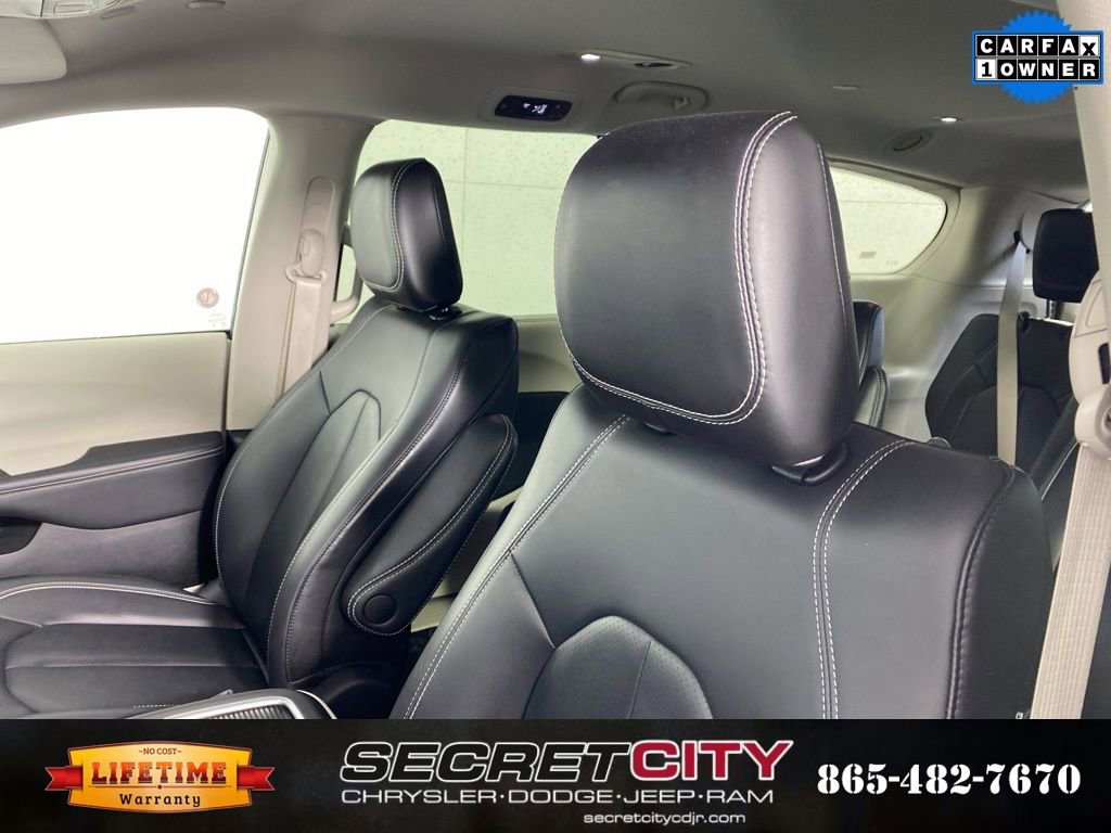 Used 2024 Chrysler Pacifica Touring-L image 10