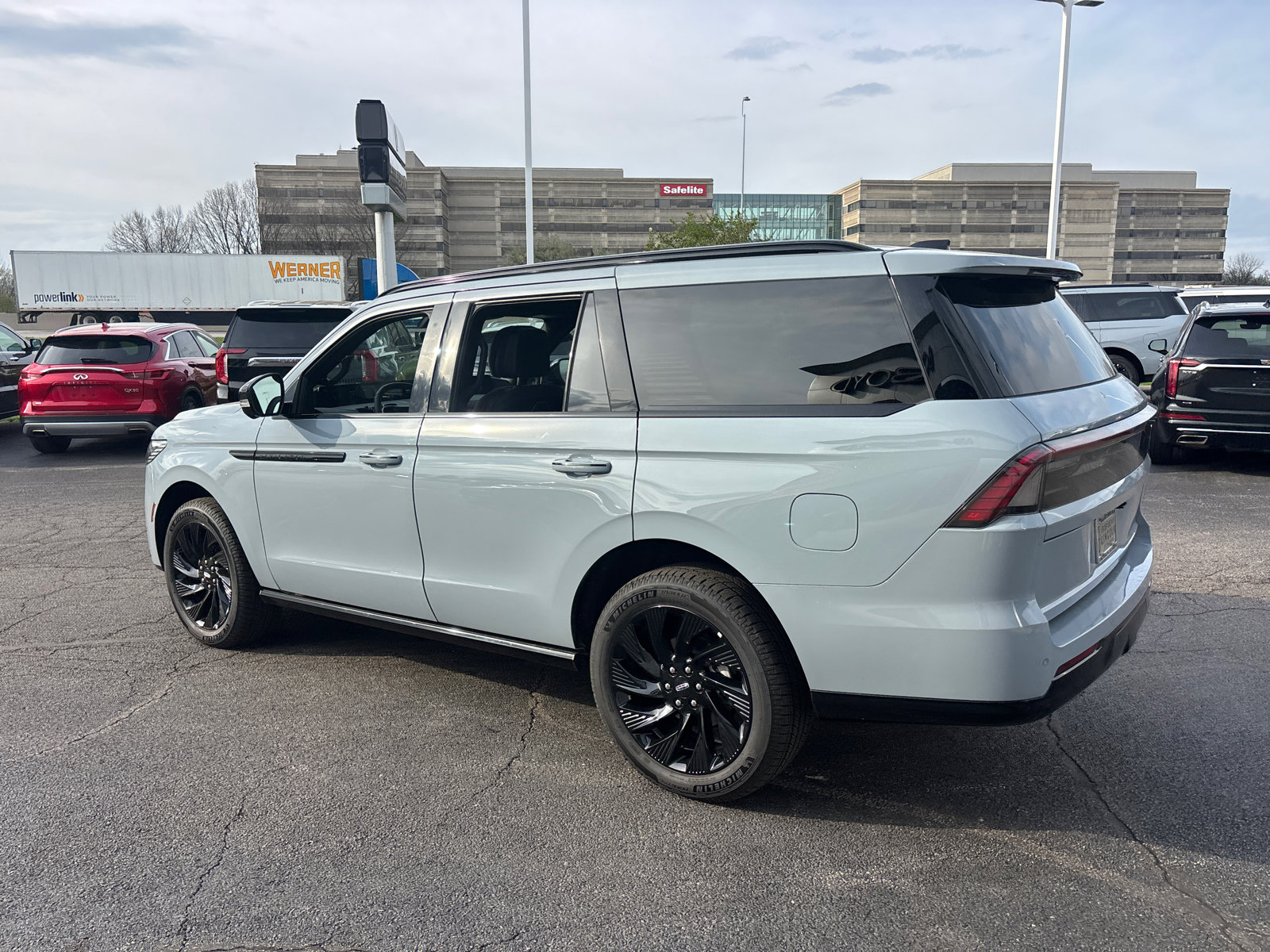 New 2025 Lincoln Navigator Reserve w/ Jet Appearance Package image 5