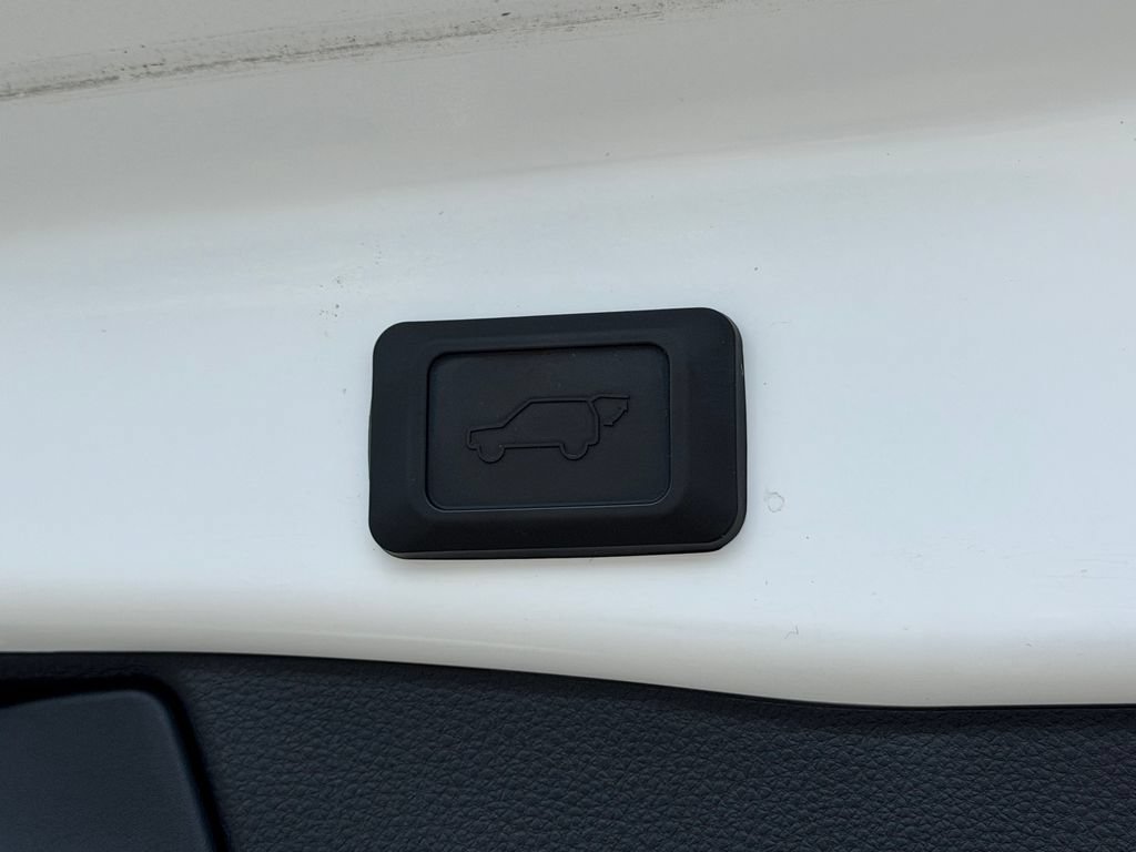 Used 2022 Toyota RAV4 SE w/ Weather & Moonroof Package AWD/4WD image 20