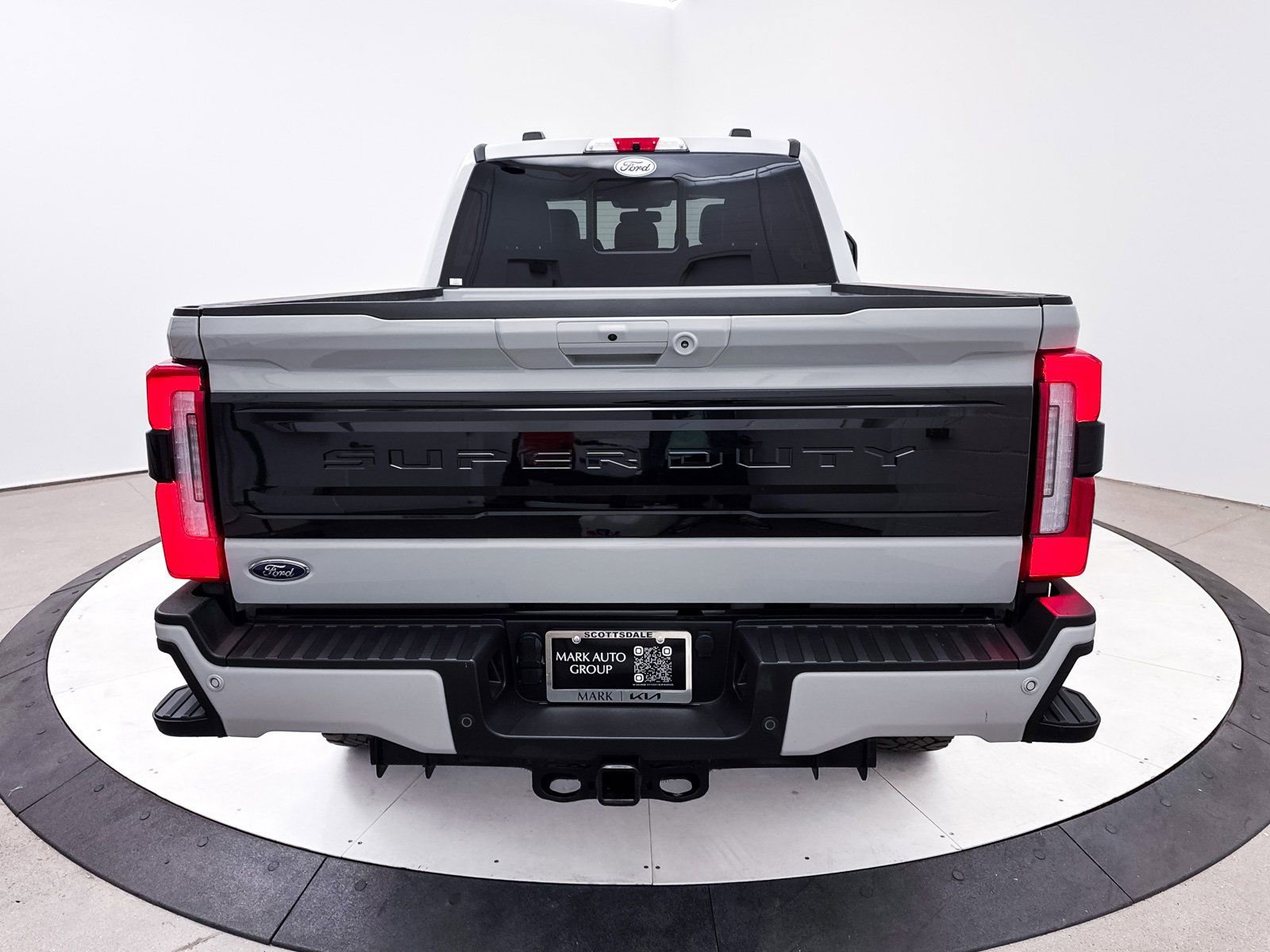 Used 2025 Ford F350 Platinum w/ Tremor Off-Road Package image 19