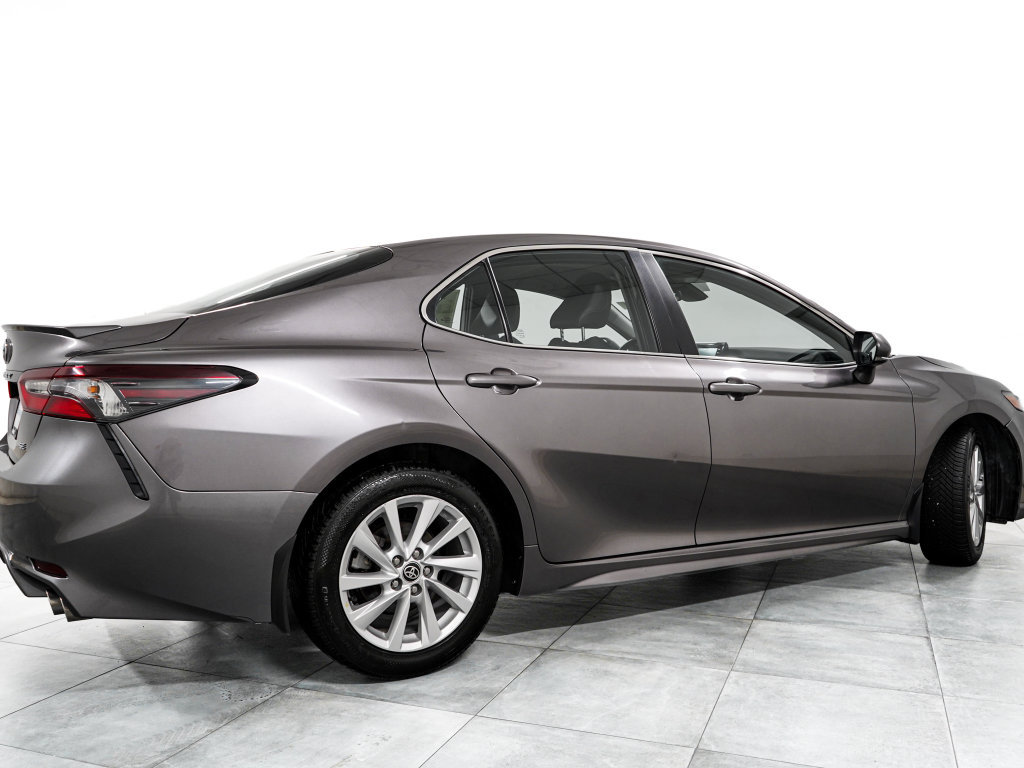 Used 2024 Toyota Camry SE FWD image 7