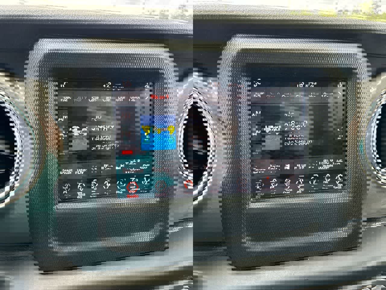 Used 2020 Jeep Wrangler Unlimited Sahara image 13