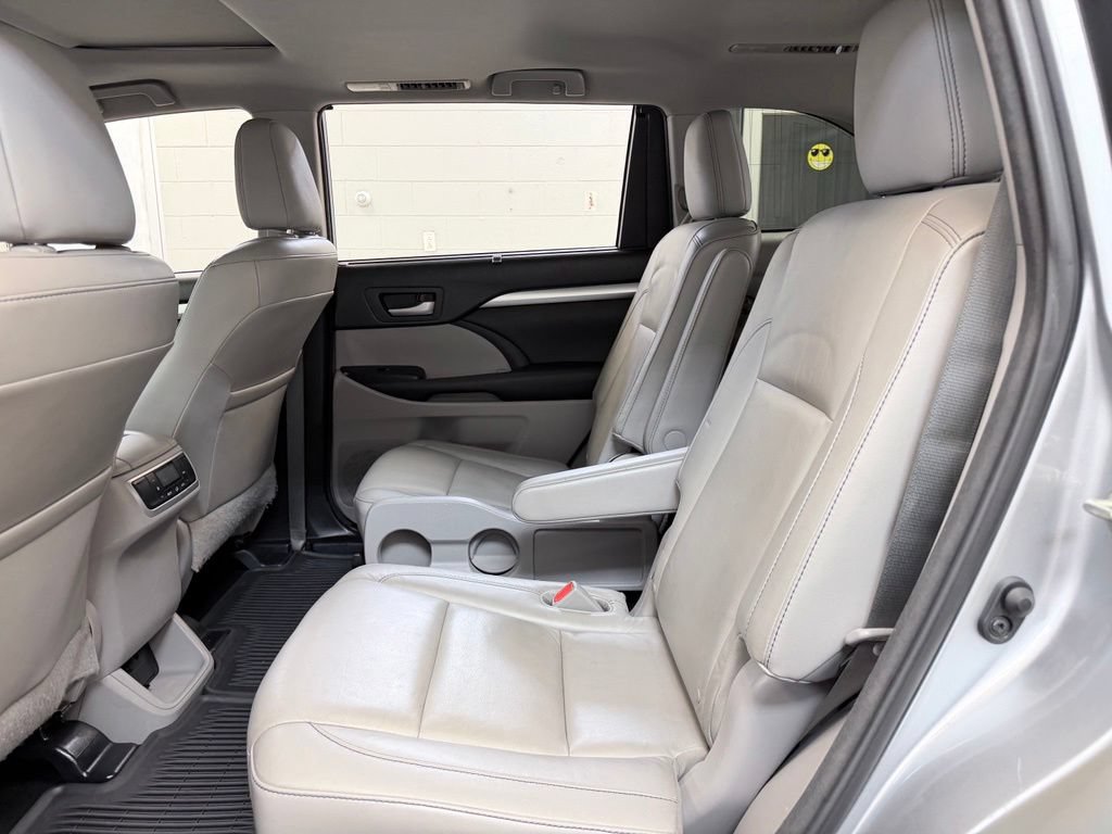 Used 2015 Toyota Highlander XLE AWD/4WD image 21