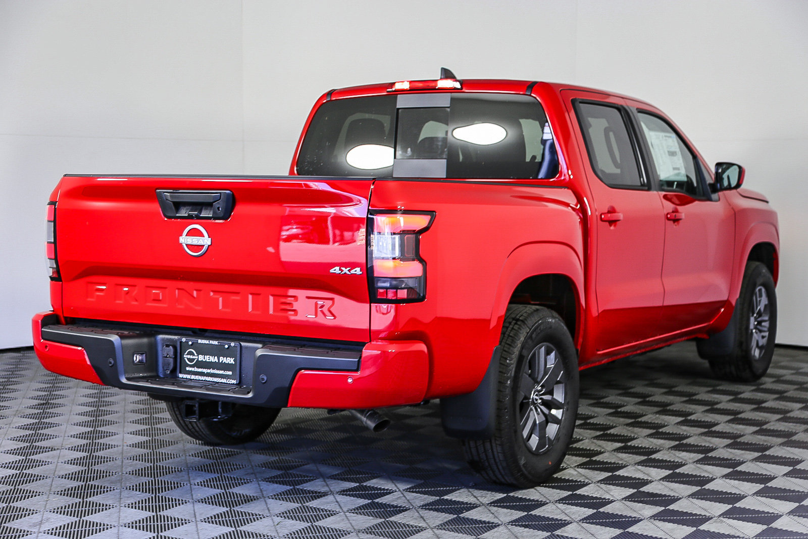 New 2025 Nissan Frontier SV w/ SV Convenience Package AWD/4WD image 9
