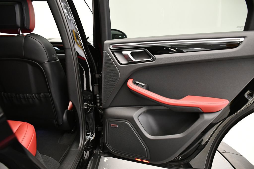 Used 2025 Porsche Macan Turbo image 47