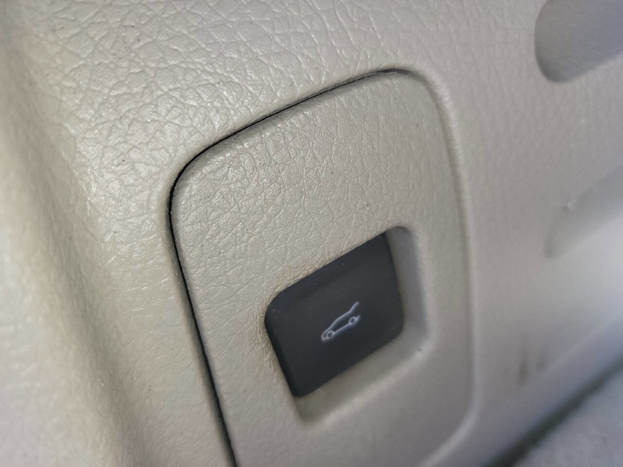 Used 2015 Lincoln MKX AWD w/ Equipment Group 102A image 21