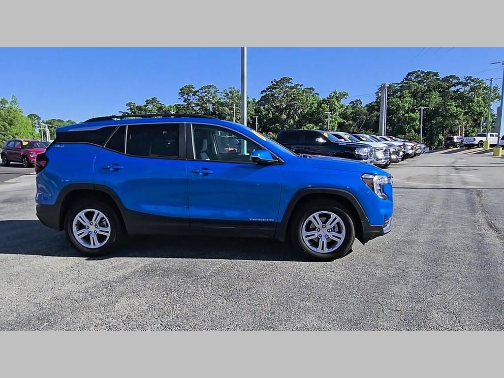 Used 2024 GMC Terrain SLE w/ Driver Convenience Package FWD image 33