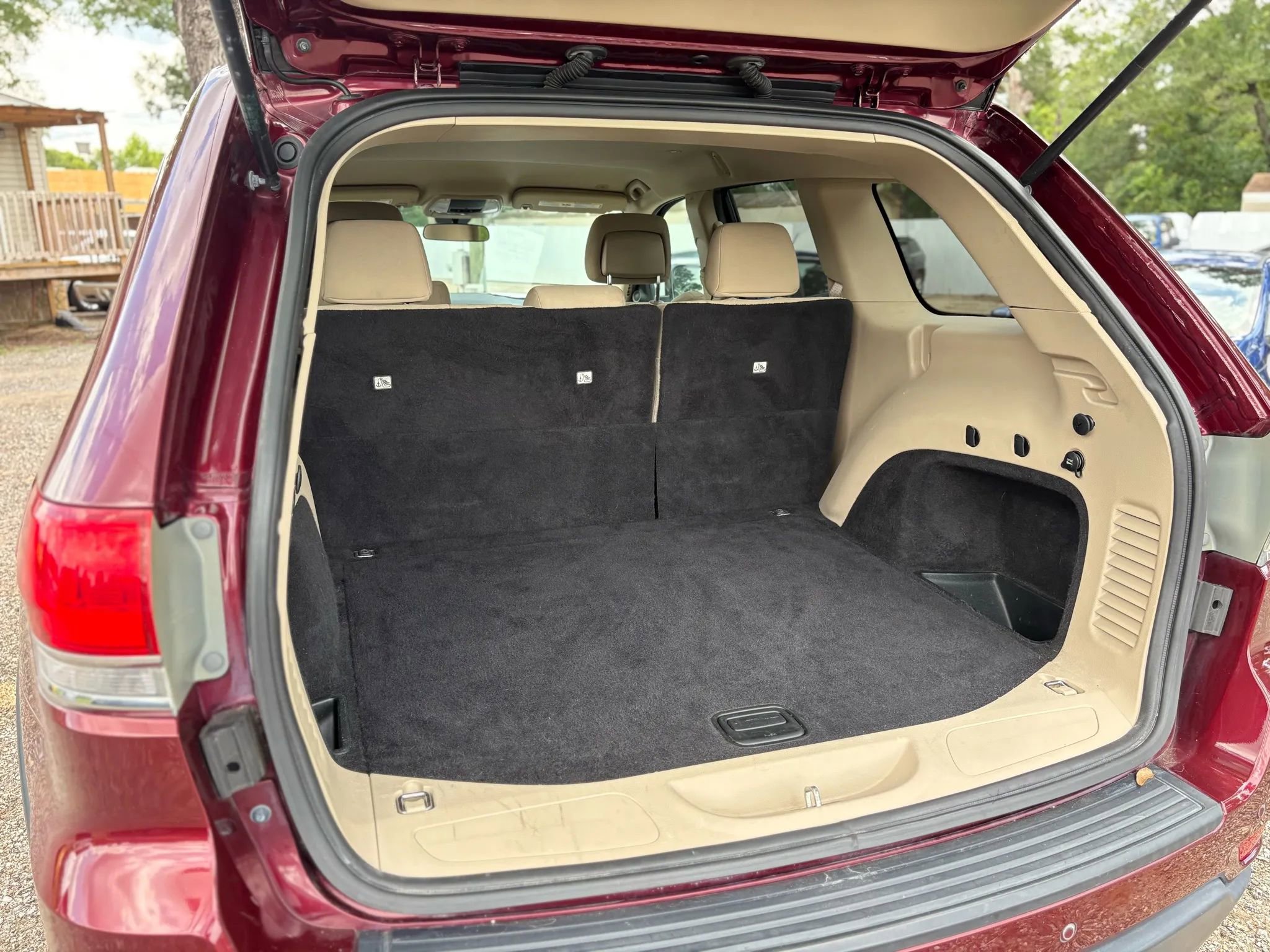 Used 2018 Jeep Grand Cherokee Laredo RWD image 9