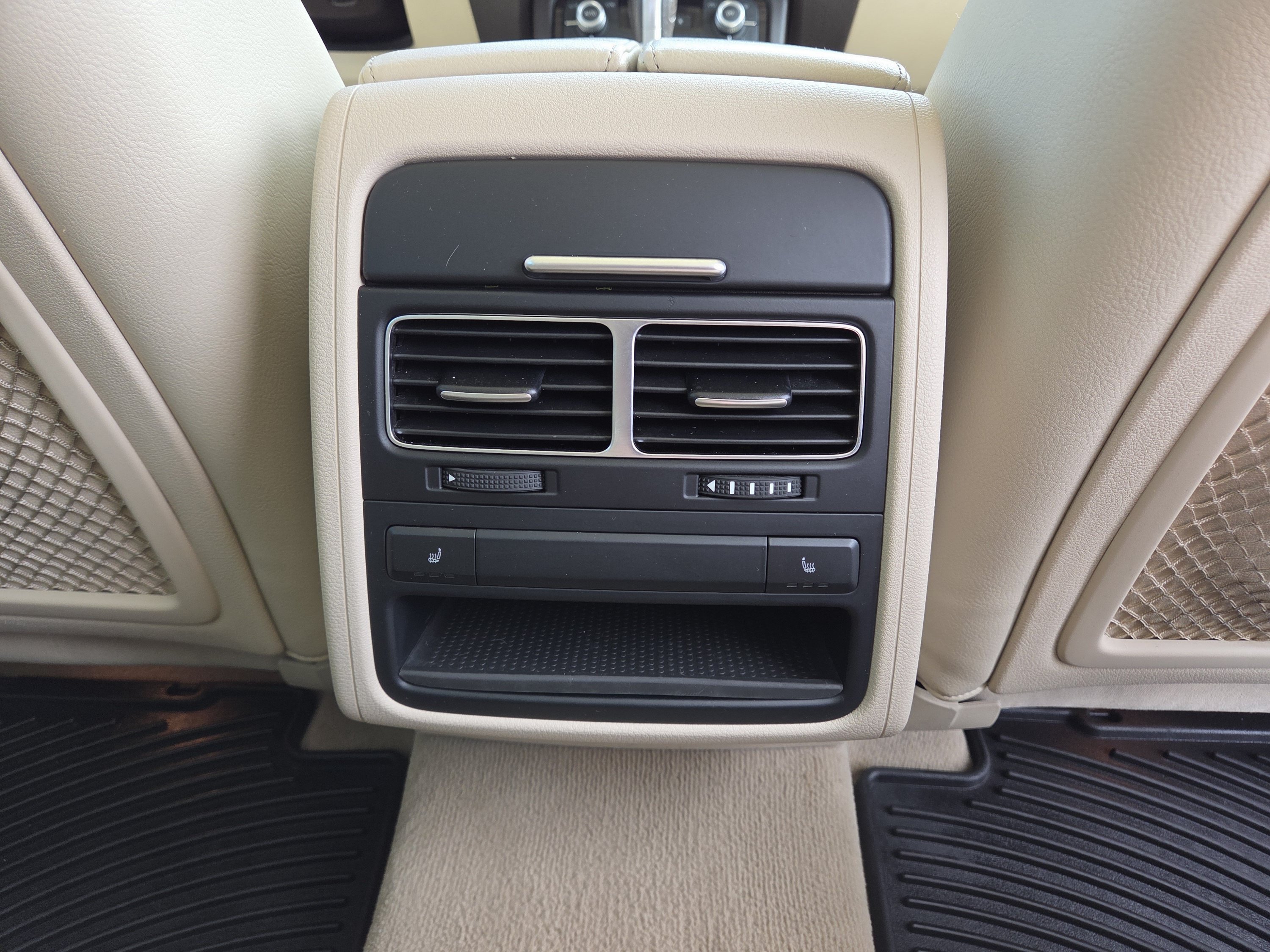 Used 2015 Volkswagen Touareg Executive AWD/4WD image 29