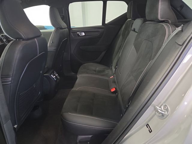 Used 2023 Volvo XC40 Recharge Ultimate image 32