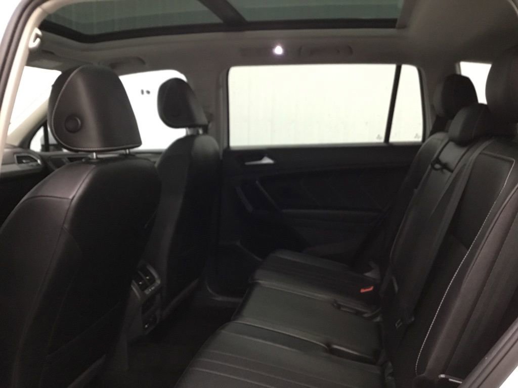 Used 2022 Volkswagen Tiguan SE w/ Panoramic Sunroof Package image 12