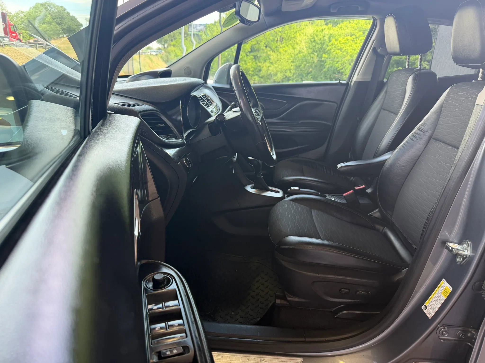 Used 2015 Buick Encore Convenience FWD image 8