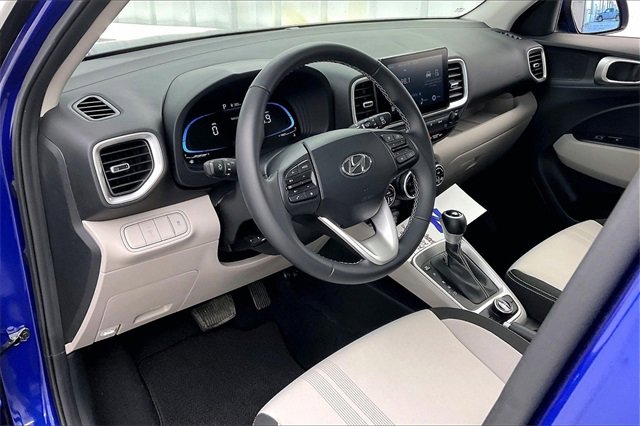 Used 2024 Hyundai Venue SEL image 17